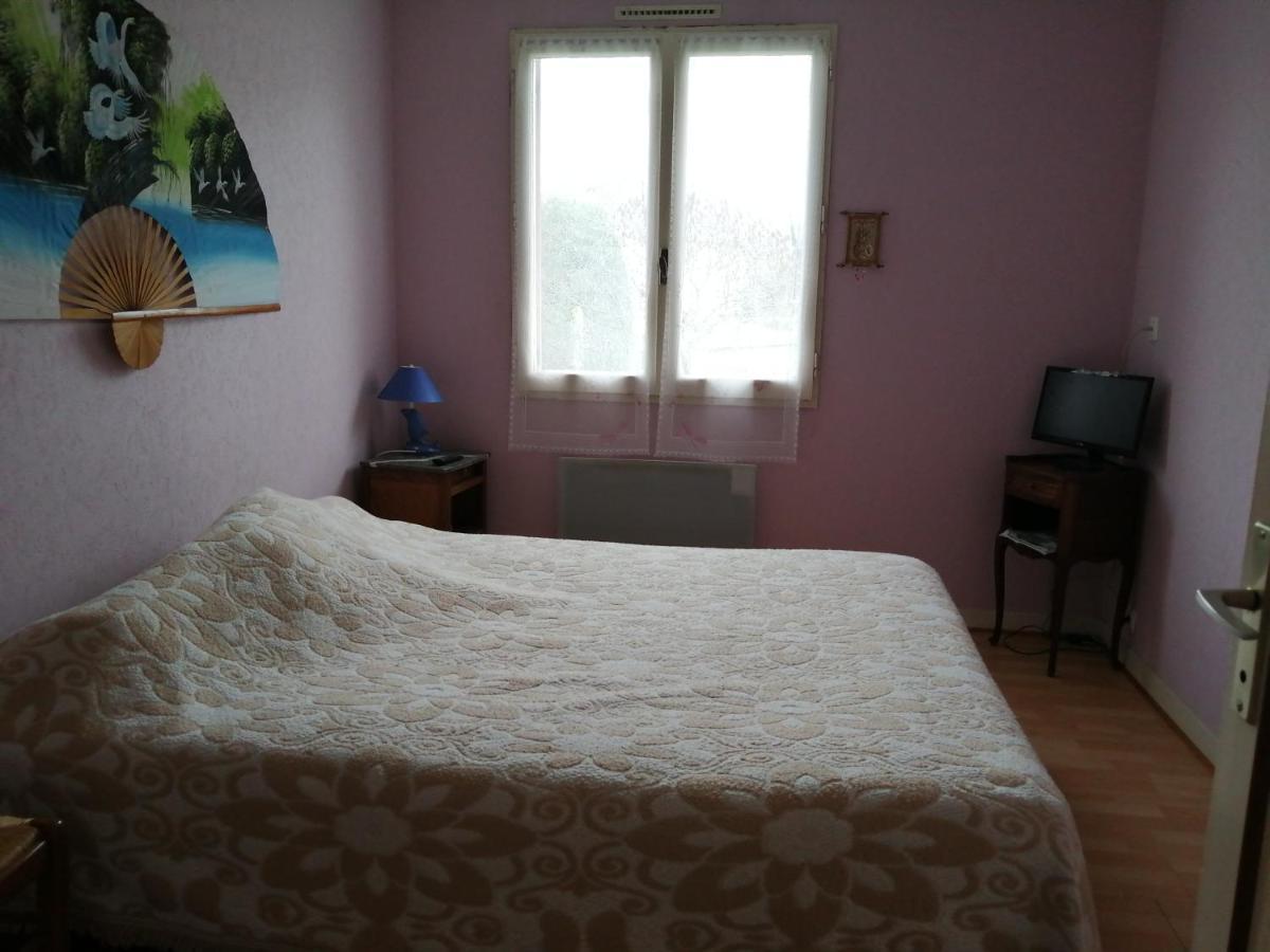 Bed and Breakfast La Pomponnette Bouresse Экстерьер фото